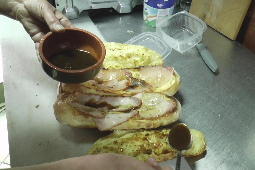 UŽIČANI NE ODUSTAJU OD NAJPOZNATIJEG LOKALNOG SPECIJALITETA: Najvažnije je da bude žuta,mekana i SA MASNIM DODACIMA