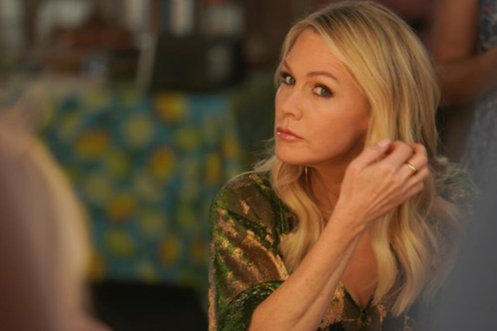 UŠLA U 6. DECENIJU, A IZGLEDA BOLJE NEGO MLAĐE KOLEGINICE! Slavna glumica U VRELOM IZDANJU, GRMI koliko je DOBRA