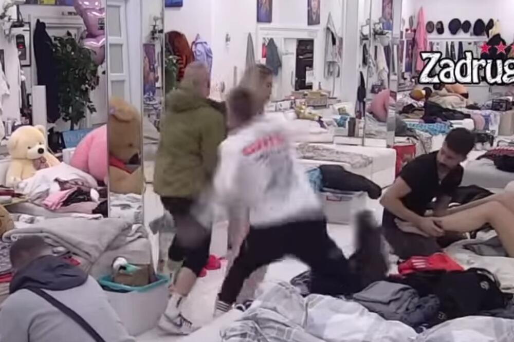 FRAN UDARIO PESNICOM BRENDONA: Nije mu bilo dobro, PAO je na krevet, a onda odmah TUŽBA! (VIDEO)