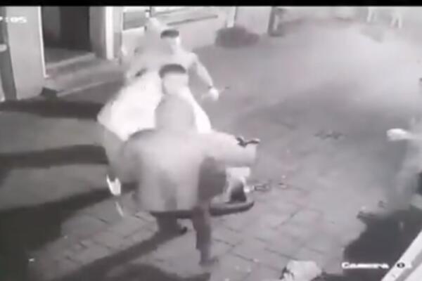 POZNATO STANJE PRETUČENIH U NS! Jednog su šutirali u glavu dok je ležao nepomično, obojica imaju rane od uboda