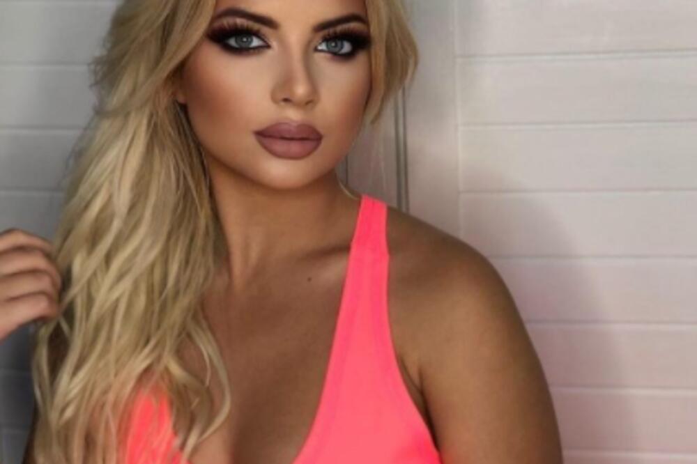 DA LI JE REALNA? Anja pokazala TELO, ali i VELIKU TETOVAŽU: Plavu kosu zamenila LJUBIČASTOM da joj ide uz KUPAĆI!