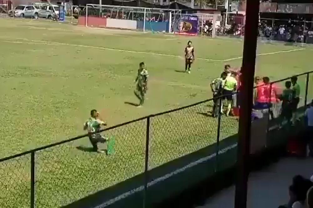 NAJGORA GLUMA U ISTORIJI FUDBALA: Fudbaler iz Gvatemale je zaslužio Zlatnu malinu za neviđeno foliranje! (VIDEO)