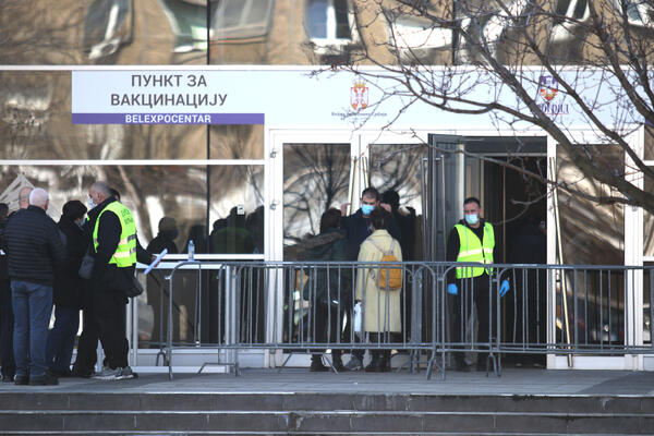 STIŽE CEPIVO IZ KINE: Srbija dobija još 500.000 doza vakcina