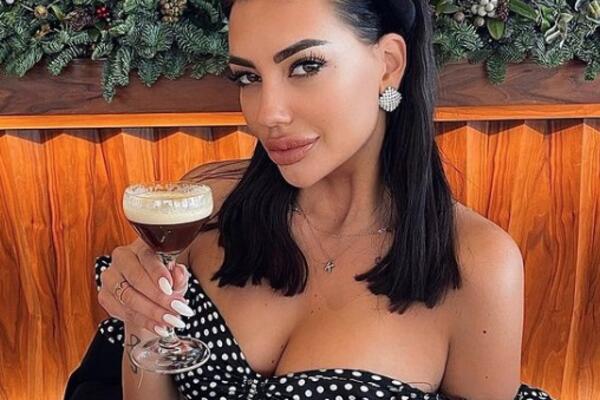 KATARINA GRUJIĆ JE JAKO VEZANA ZA OVU LEPOTICU! Retko se pojavljuje u javnosti A BITAN JE DEO PEVAČICINOG ŽIVOTA!