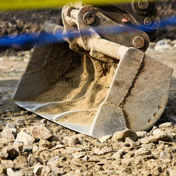 HOROR PRIZOR NA GRADILIŠTU U DOBANOVCIMA! Bagerista iz zemlje izvukao LJUDSKU LOBANJU