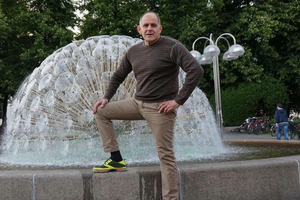 BIO JE SREĆAN ZBOG POVRATKA U SRBIJU, A SADA SE BORI ZA ŽIVOT: Svedoci kažu da napadač na Slađana nije ni bežao...