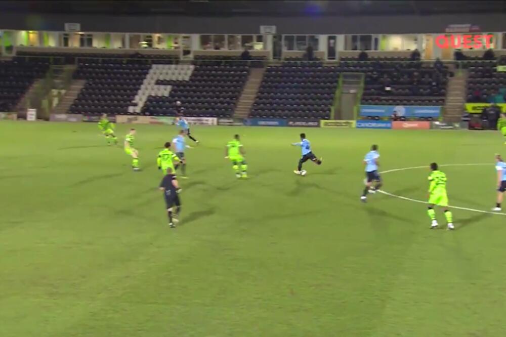 MA KAKVA LIGA ŠAMPIONA: Gol dana stiže iz 4. engleske lige, PROJEKTIL SA 40 METARA! (VIDEO)