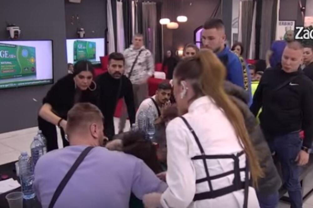 ONESVESTILA SE TOKOM EMISIJE: Zadrugarka hitno izvedena iz Bele kuće! (VIDEO)