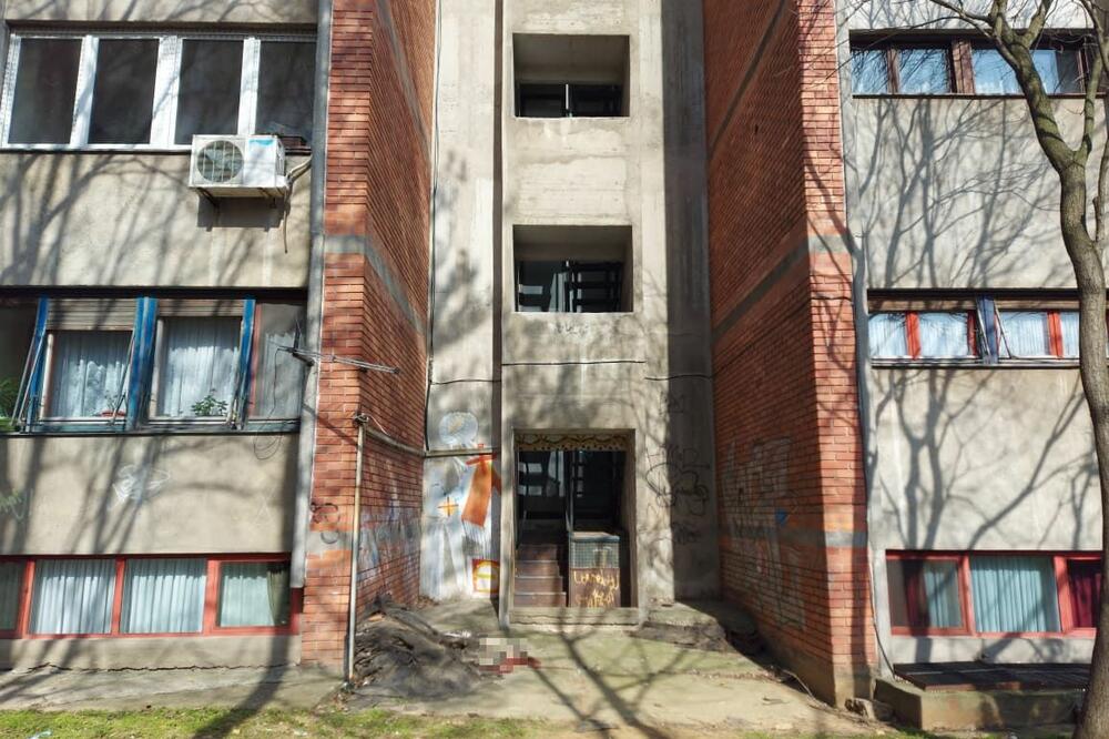 MISTERIJA SMRTI DEVOJKE NA VIDIKOVCU! Zna se njen identitet, ali ne i kako je završila na pločniku u lokvi krvi