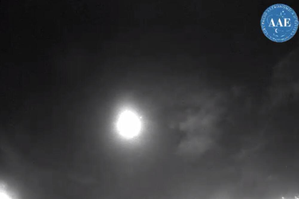METEORSKA VATRENA KUGLA EKSPLODIRALA NAD MAJORKOM: Noćno nebo zasvetlelo jarkom bojom! (VIDEO)