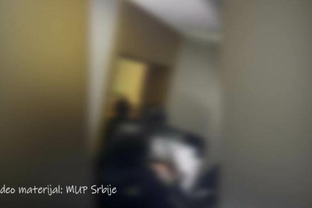 FILMSKA AKCIJA BEOGRADSKE POLICIJE! Uhapšen vođa grupe ALKATRAZ u štek stanu nakon višemesečne potrage! (VIDEO)