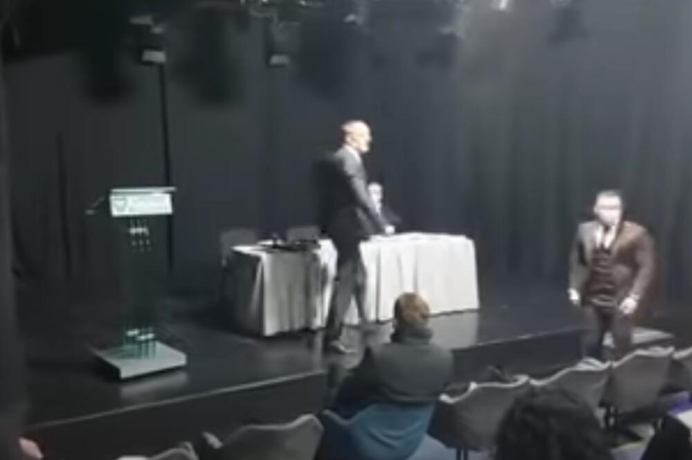 ZAMALO TUČA NA SEDNICI OPŠTINSKOG VEĆA! Predsedavajući izgubio živce, malo je falilo da neko dobije BATINE! (VIDEO)