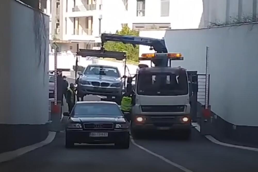 PRVO BMW, PA AUDI! Pripadnik UKP obukao skafander, pregleda svaki ćošak skupocenih automobila vođe Alkatraza (FOTO)