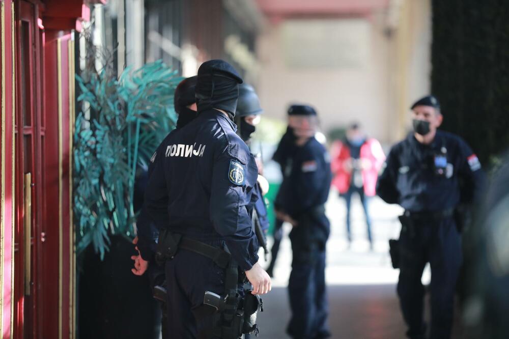 BORIS RADOSLAVIĆ (29) TEŠKO RANJEN U PUCNJAVI U PODGORICI: Stefan Stanišić mu je pucao u LEĐA I NOGU!