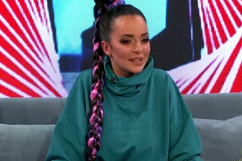 JELENA PEŠIĆ OTVORENO O FATALNOM KARIĆU, a onda se dotakla Ane Korać: Ona i ja pravimo grupu ČEKAJUĆI STEFANA!