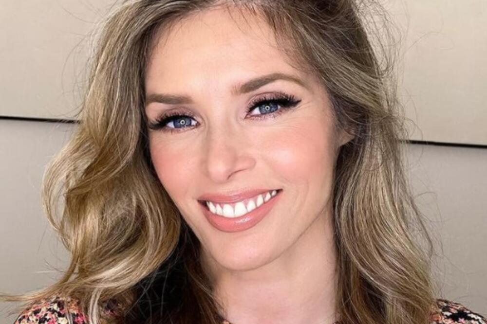 SRBIJA JE NEMO GLEDALA NJENE VRUĆE SCENE U SERIJI "SENKI NAD BALKANOM": Lepa glumica sada čeka BEBU U 5.DECENIJI!