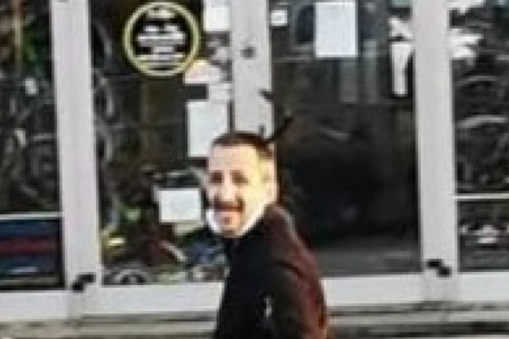 UŽAS NA TRAMVAJSKOJ STANICI: Ovo je čovek koji je kuhinjskim nožem napao kontrolore! (VIDEO)