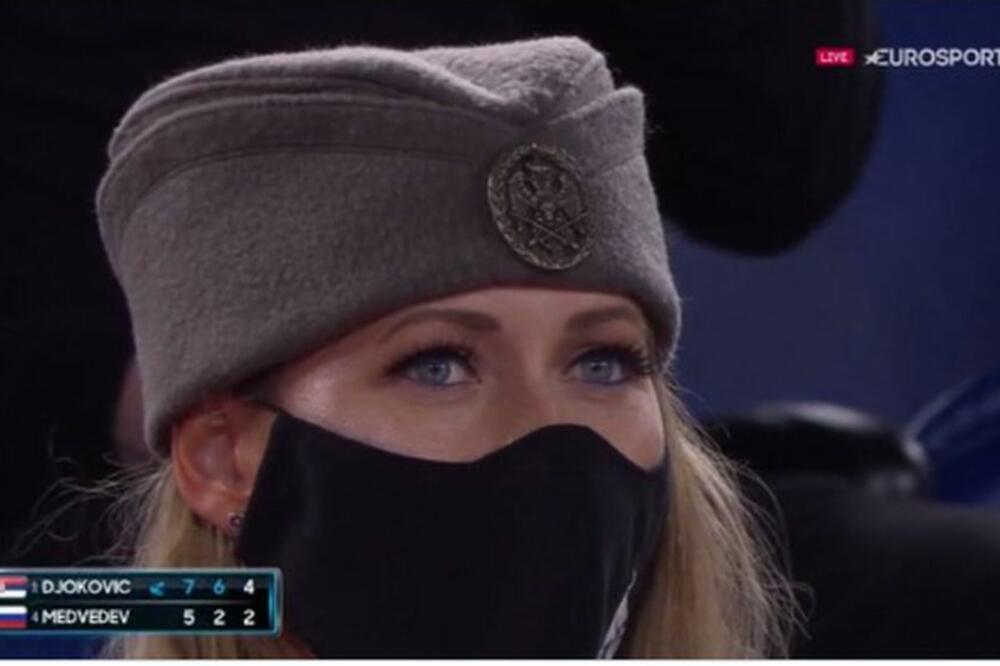 POGLEDAJTE KO JE DEVOJKA SA ŠAJKAČOM I PRELEPIM OČIMA: Oduševila je celu Srbiju!