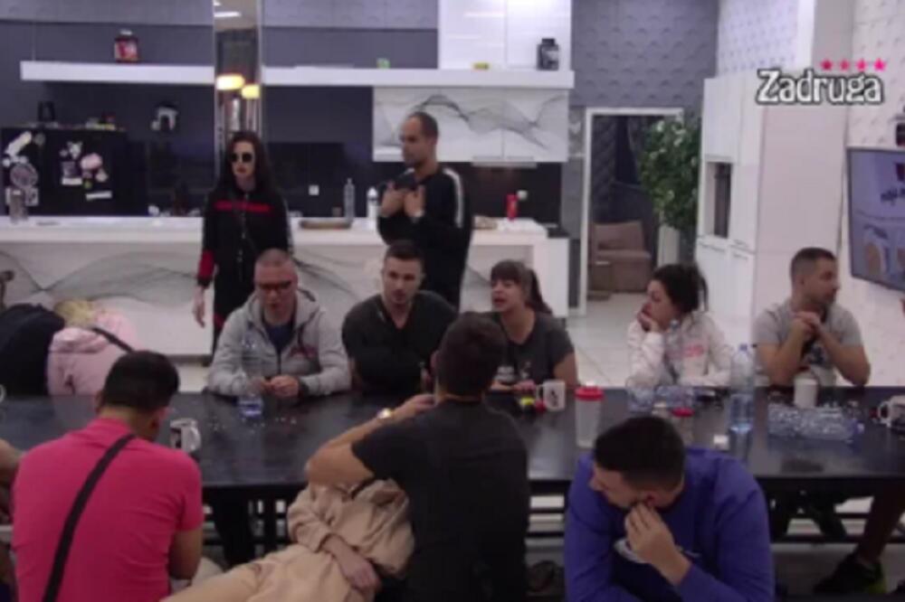 "PLAKALA SAM NA PLOČICAMA KUPATILA"! SMRT U PORODICI BIVŠE ZADRUGARKE: Preminuo joj OTAC, ona SLOMLJENA! (FOTO)