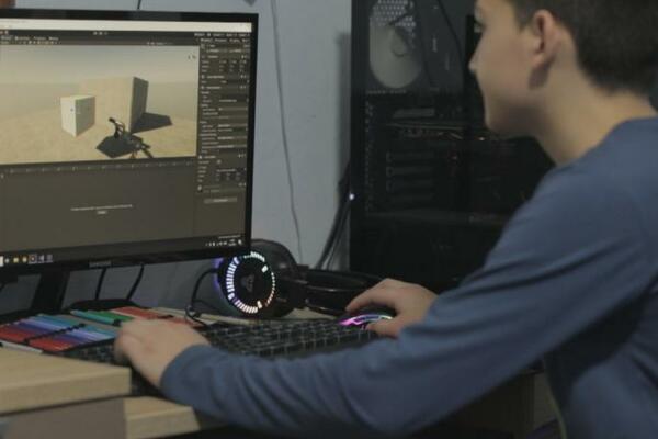 FILIP IZ SELA UZOVNICA ČINI ČUDA, CRTA I PROGRAMIRA SA SVOJIH 13 GODINA: Ovaj dečak je ponos za Srbiju