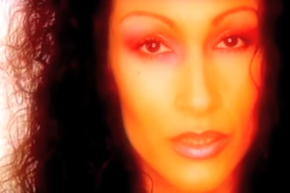 RAZVOD, KLINIKA ZA ODVIKAVANJE, PA SPONTANI POBAČAJ: Imala je TURBULENTAN ŽIVOT, a evo gde je pevačica danas!(FOTO)