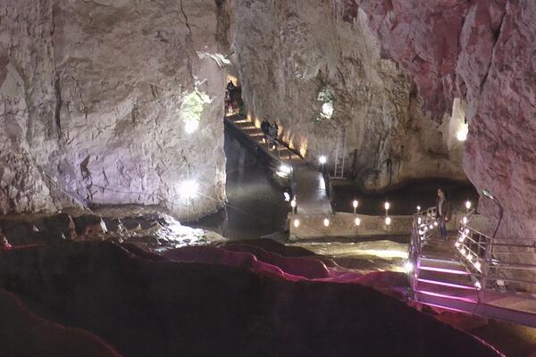 OVA LEPOTA NALAZI SE USRED SRBIJE! Pogledajte kako izgleda jedna od najlepših pećina u zemlji (FOTO)