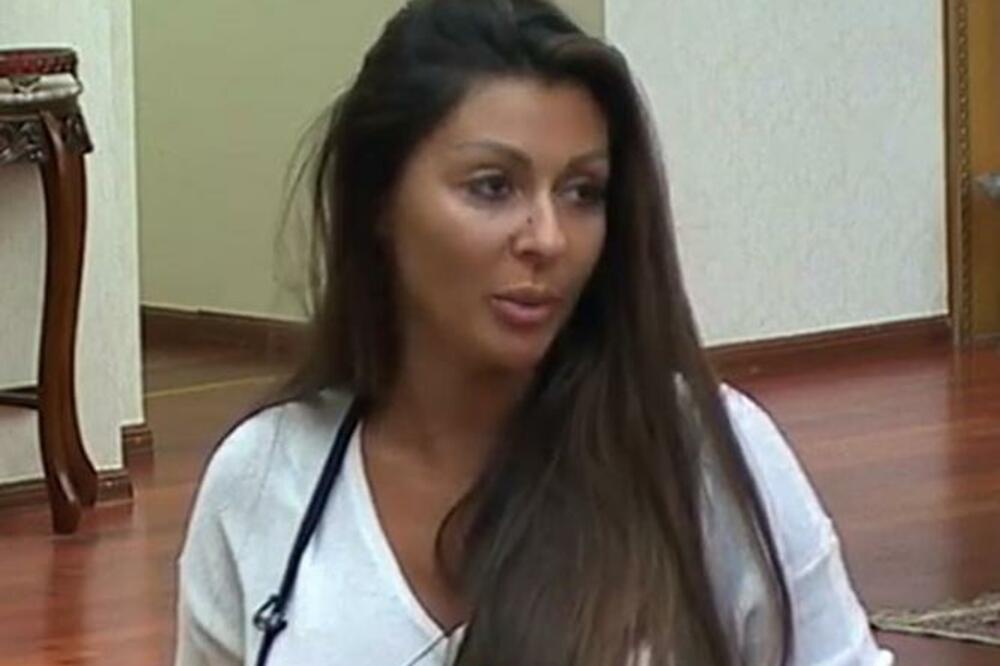 OD JAVNOG SVETA ODUSTALA, ALI OD LUKSUZA NI ZA ŽIVU GLAVU! Pitaju ko joj daje TOLIKU LOVU - ona uzvratila