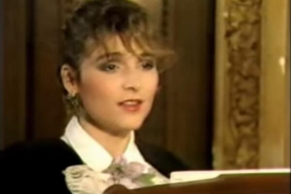 NEPREPOZNATLJIVA! NJU JE JUGOSLAVIJA OBOŽAVALA: Bila je prva pevačica 'Magazina', a danas živi u Americi! (FOTO)