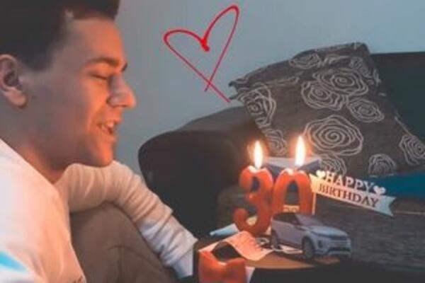 IMA SE MOŽE SE! ZA ROĐENDAN EURI I SKUPI AUTOMOBILI: Luka Raco dočekao 30tu VEOMA SKUPO! (FOTO)
