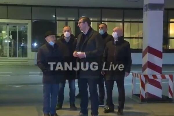 100.000 RUSKIH VAKCINA DOČEKAO VUČIĆ NA AERODROMU NIKOLA TESLA! Avion je stigao, zahvalio se Putinu! (UŽIVO)