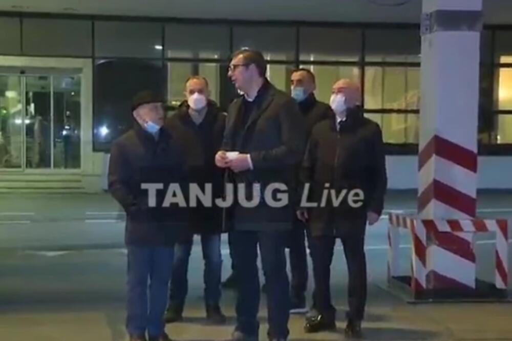 100.000 RUSKIH VAKCINA DOČEKAO VUČIĆ NA AERODROMU NIKOLA TESLA! Avion je stigao, zahvalio se Putinu! (UŽIVO)