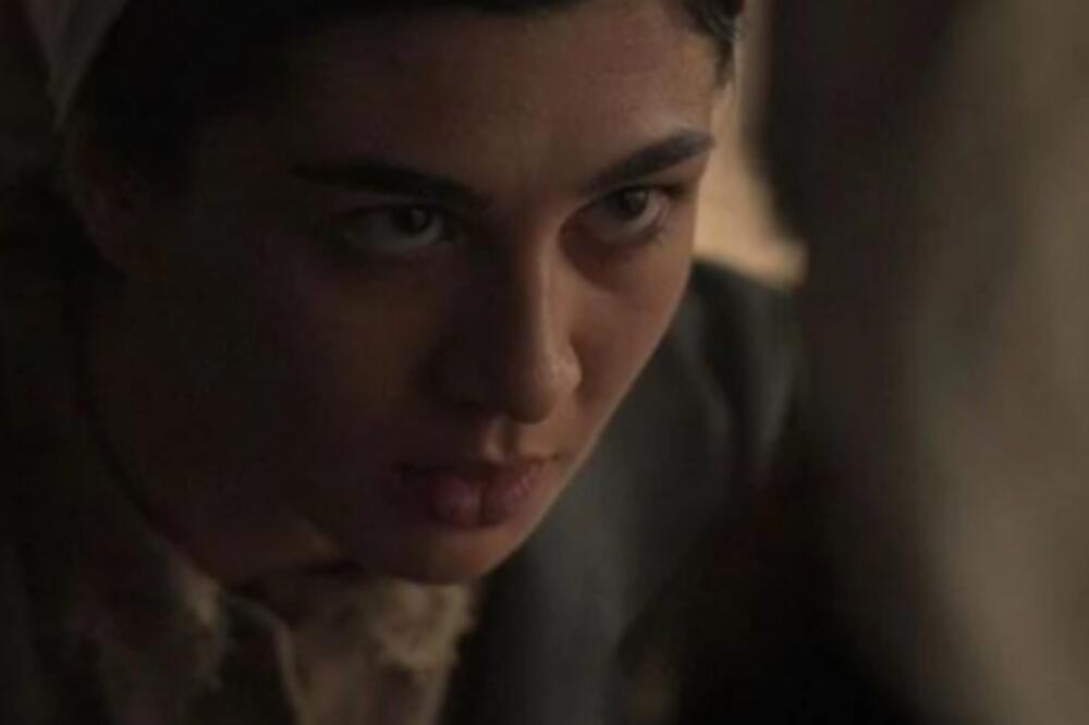 ŠOK! ZVEZDA "DARE IZ JASENOVCA" HOSPITALIZOVANA: Ima JAK PRELOM, sa snimanja pravo u BOLNICU, udarila u PIŠTOLJ!