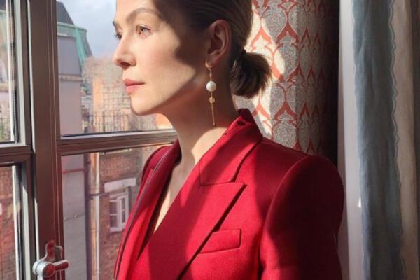 SLAVNOJ GLUMICI JE FOTOŠOP UNIŠTIO KARIJERU: Izgubila je kontrolu nad sopstvenim izgledom, SKROZ JE DEFORMISALI!