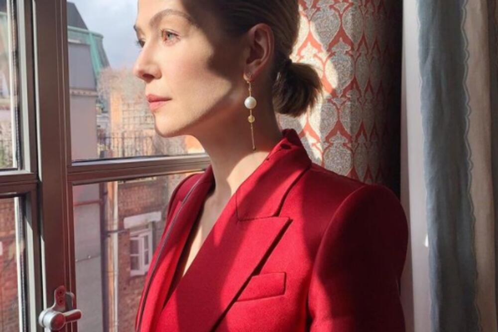 SLAVNOJ GLUMICI JE FOTOŠOP UNIŠTIO KARIJERU: Izgubila je kontrolu nad sopstvenim izgledom, SKROZ JE DEFORMISALI!