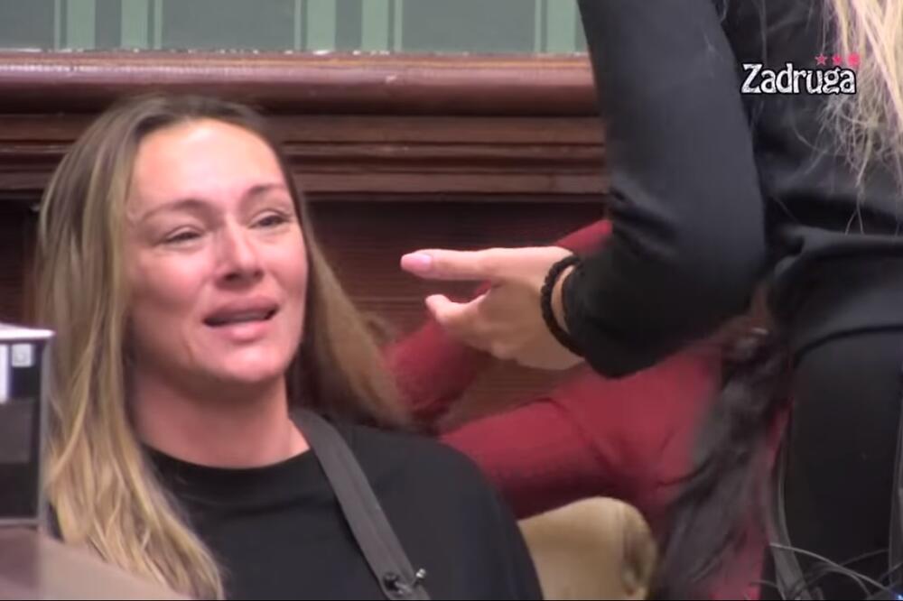 SVI UPLAŠENI ZBOG VEČERAŠNJEG POTEZA ANABELE ATIJAS: Ostavila JAKU I ČUDNU PORUKU, spominje STRAH I LJUDE! (FOTO)