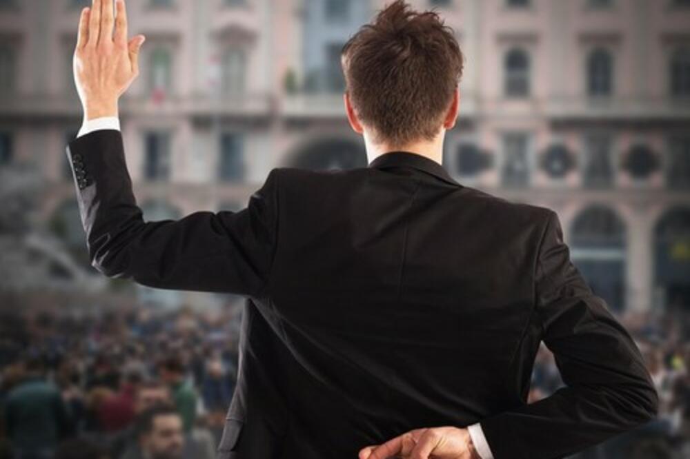 Samo ovako ćete odmah znati kada vas neko laže: Psiholog otkrio jednostavan trik, svi lažovi to urade