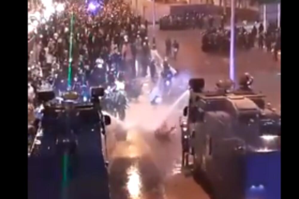 TAJLAND: Povređeno više desetina demonstranata u sukobu sa policijom! (VIDEO)