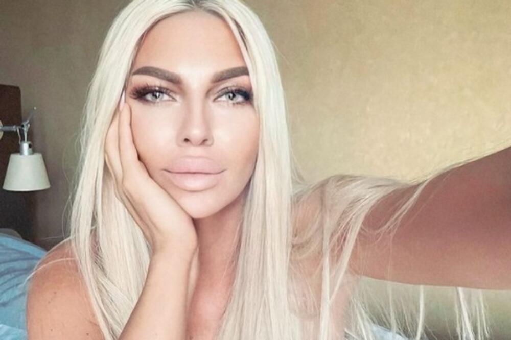 KARLEUŠA IMA NOVE UNIFORME ZA ZAPOSLENE U SVOJOJ KUĆI: Pevačica ne jede meso, a sada to ne rade ni oni!