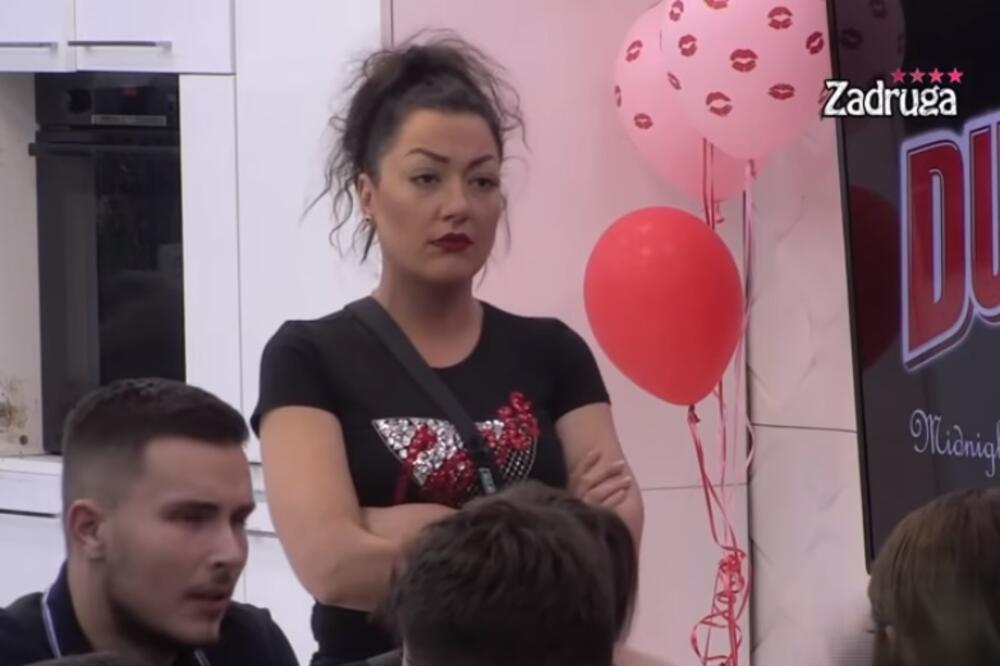 SANDRA REŠIĆ KRILA DEČKA POLA GODINE: Končano objavljeno kako on izgleda, pevačica RONILA SUZE! (VIDEO)