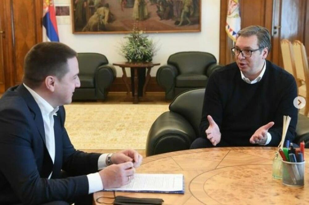 VAŽAN SASTANAK VUČIĆA I RUŽIĆA: Menjaju se 2 zakona da bi država sama radila udžbenike za 3 predmeta! (FOTO)