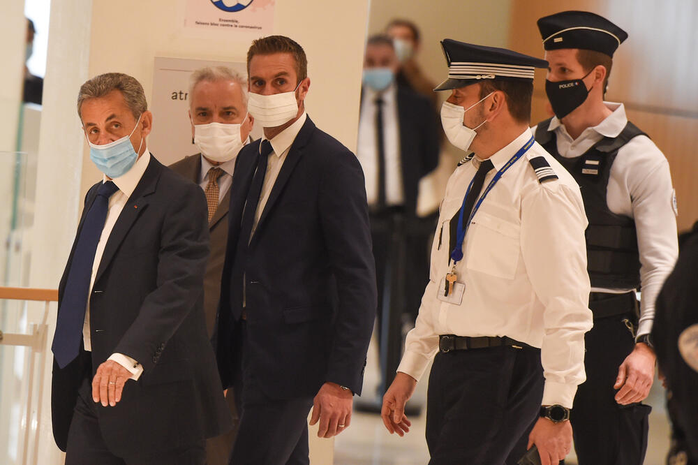 HITNO! Nikola Sarkozi osuđen na 3 godine zatvora