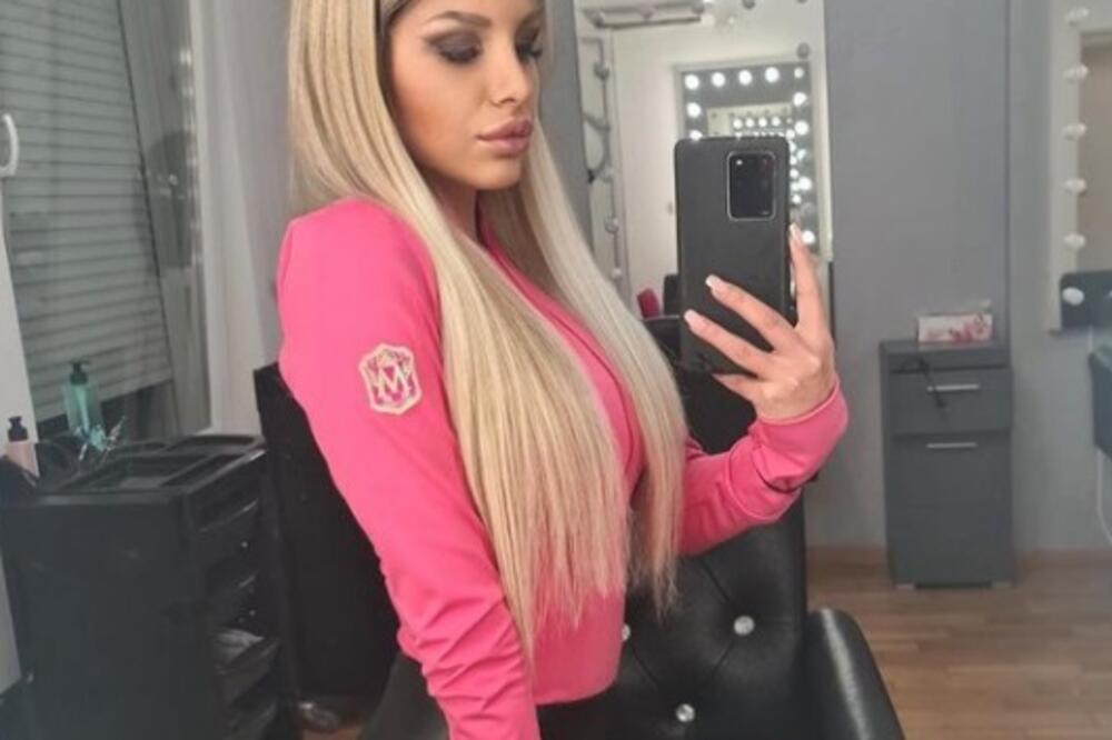 VRELI POLJUBAC BIVŠE ZADRUGARKE I JEDNE POZNATE CICE, FOTKA ZAPALILA DRUŠTVENE MREŽE: Nije lako biti Ivana Šopić!