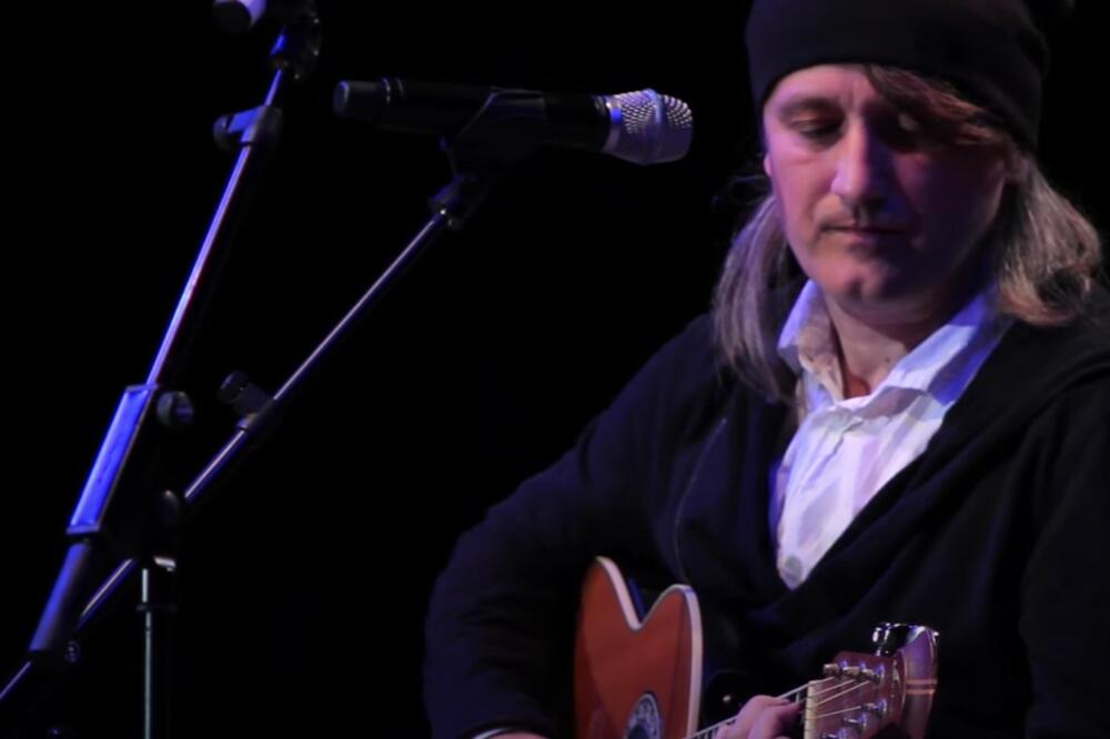 "AUTO JE BIO RASCEPAN, DRŽAO JE MENE!" Loša progovorio o NESREĆI: Pokojni pevač ga je SPASIO SMRTI?!