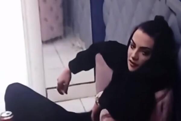 ŠOK! NEARTIKULISANA TARA SIMOV POMEŠALA LEKOVE ZA SMIRENJE I ALKOHOL: Uživo pričala o NABADANJU, potpuno se GUBILA!