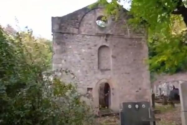 DUHOVNI SVETIONIK ŠUMADIJE PROPADA PRED NAŠIM OČIMA: Od velike svetinje su OSTALE SAMO RUŠEVINE! (FOTO)