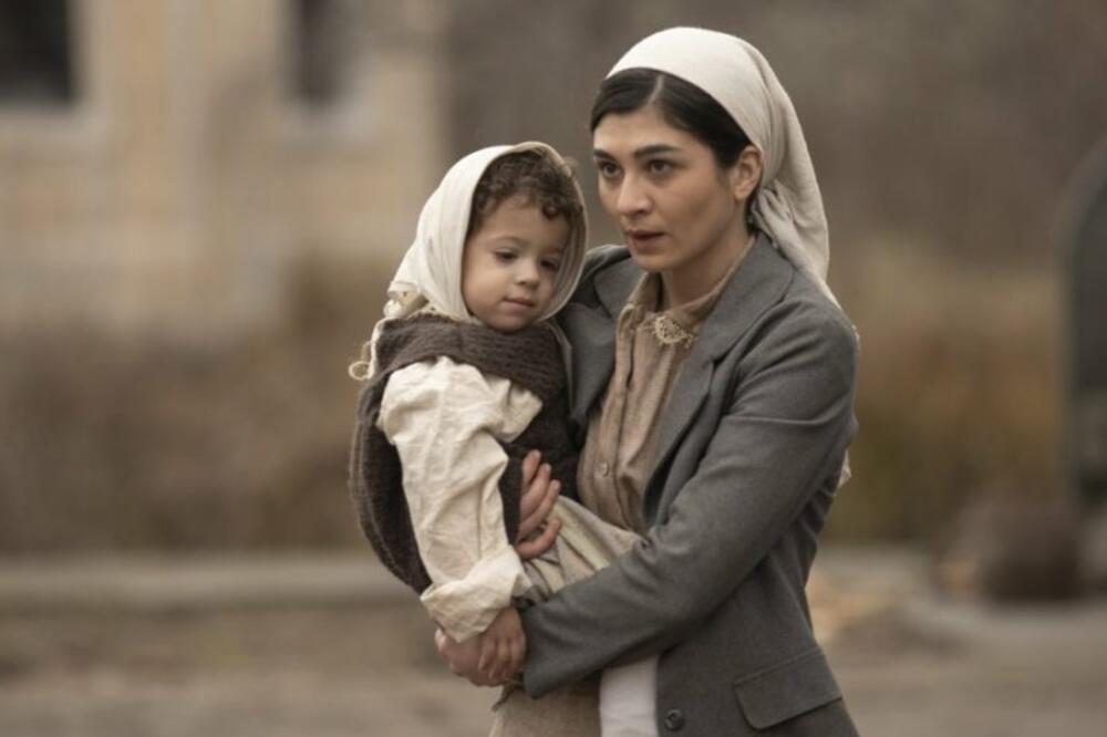 GLUMICA IZ "DARE" ZAVRŠILA U BOLNICI: U nju je bio uperen pištolj, nije odustala ni pored PRELOMA ruke!(FOTO)