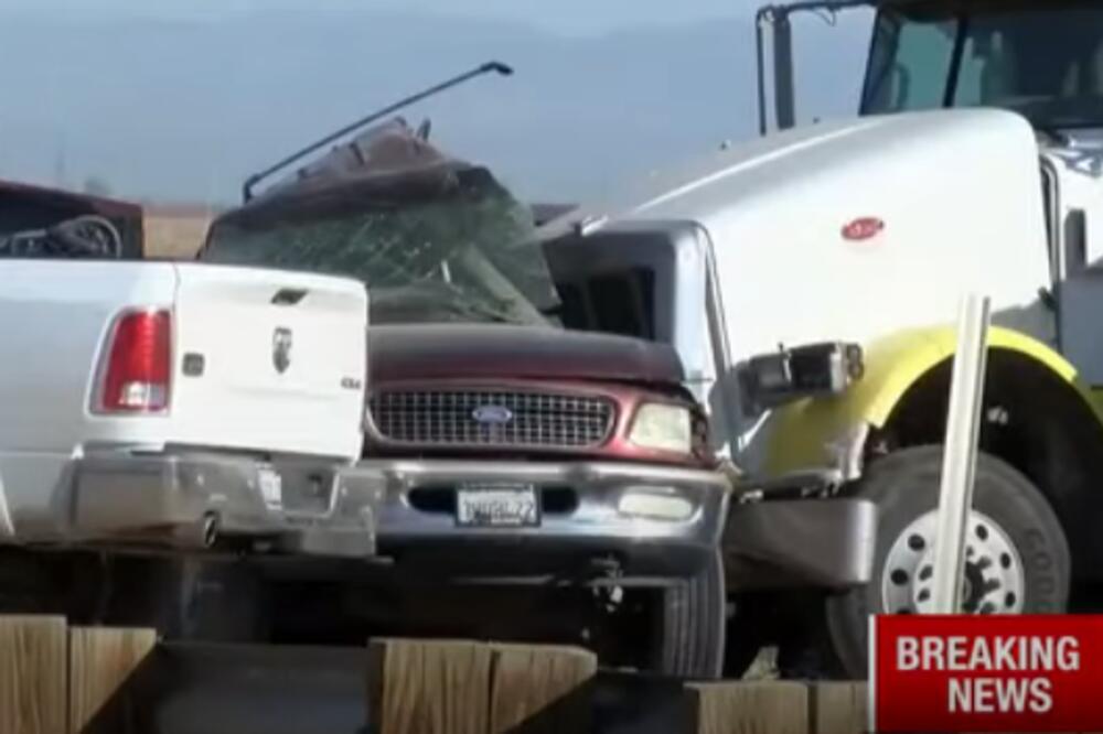 STRAŠNA SAOBRAĆAJKA U AMERICI: Lančani sudar šlepera sa prikolicama, ima povređenih i MRTVIH (VIDEO)