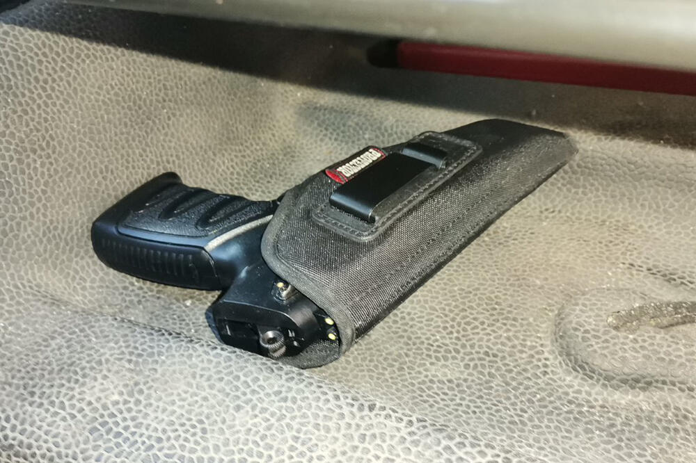 MUNJEVITA AKCIJA POLICIJE! Uhapšen čovek koji je ispalio kišu metaka na restoran, iz OVOG oružja je pucao (FOTO)