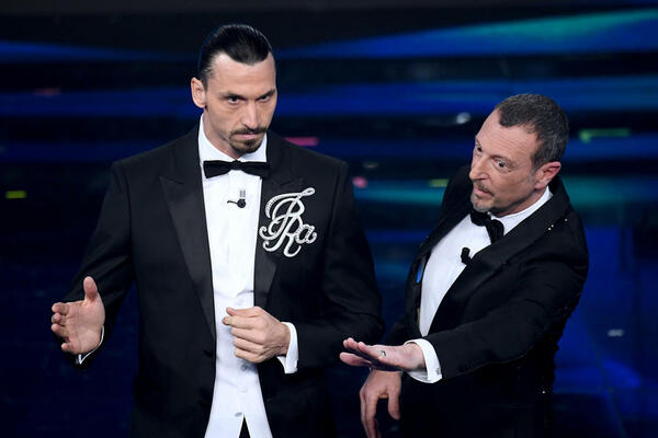 VENAMA MU TEČE JUGOSLOVENSKA KRV: Ibrahimović oduševio fanove izborom pesama na odmoru! (Video)