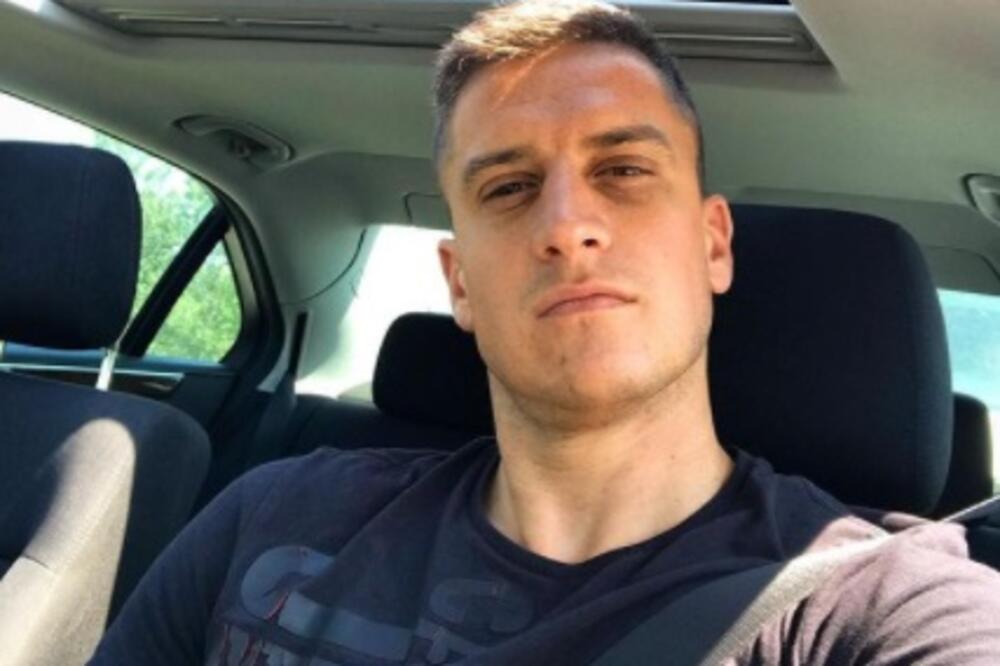 ŠTA URADI, CRNI DAVIDE!? BIVŠI DEČKO ANE KORAĆ SAV U KRVI: Fanovi ZABRINUTI zbog JEZIVOG prizora!